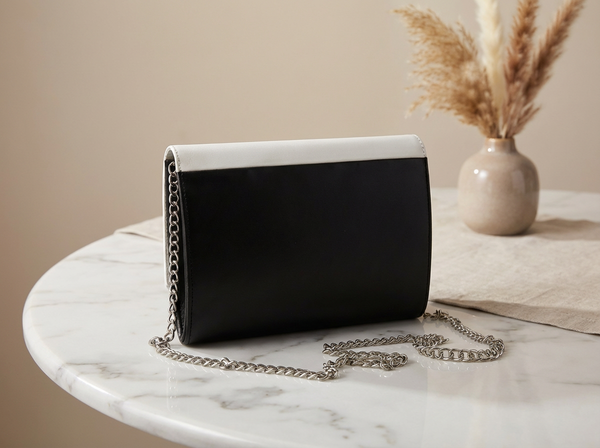 Plic dama din piele naturala alb si negru